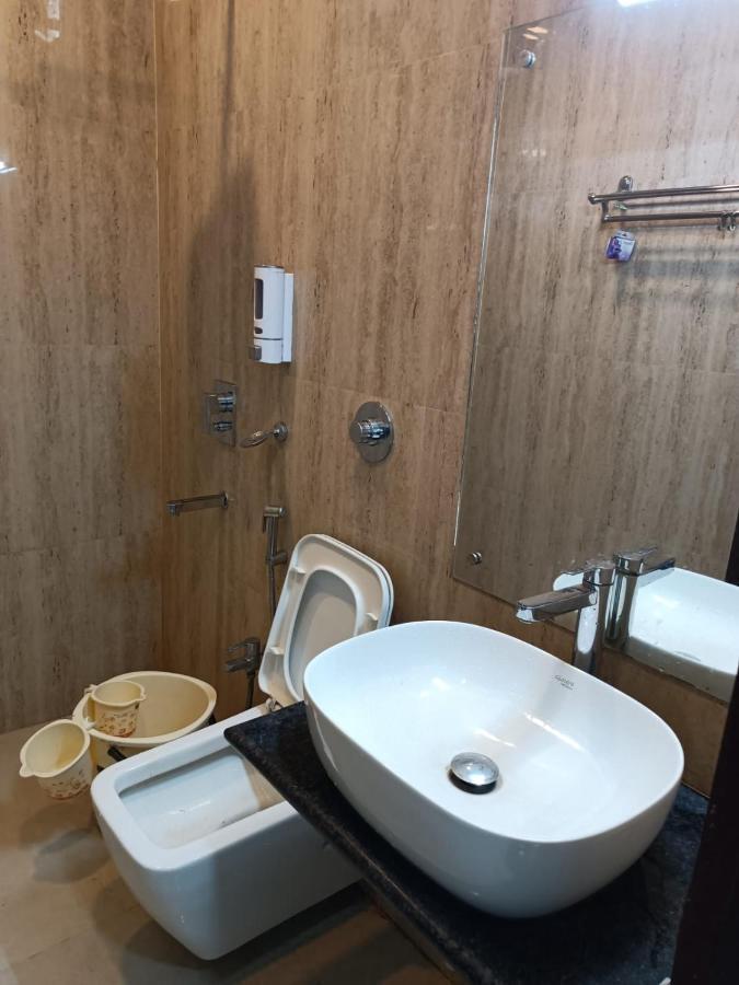 Kusum Hotel Дібругарх Екстер'єр фото