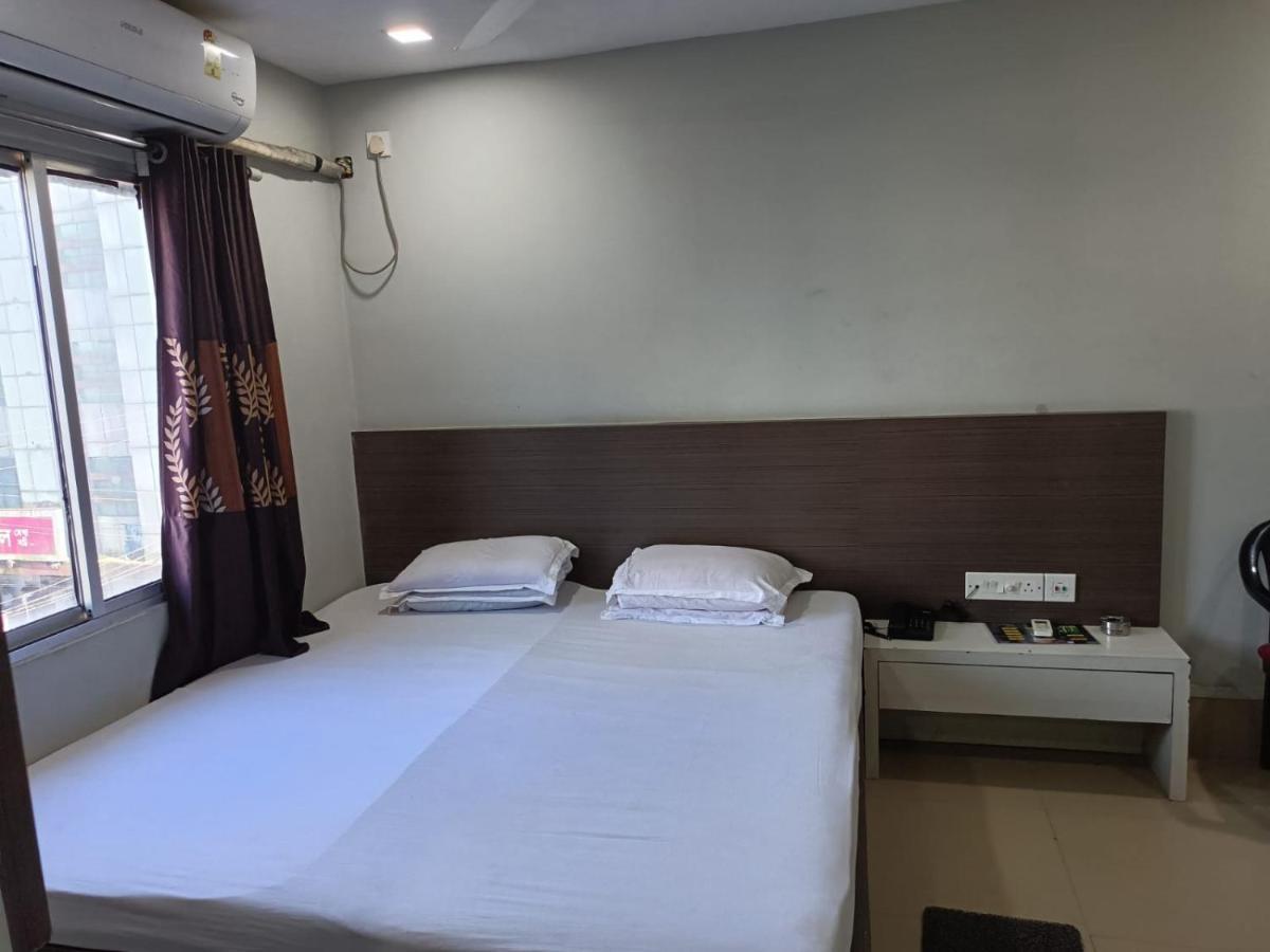 Kusum Hotel Дібругарх Екстер'єр фото