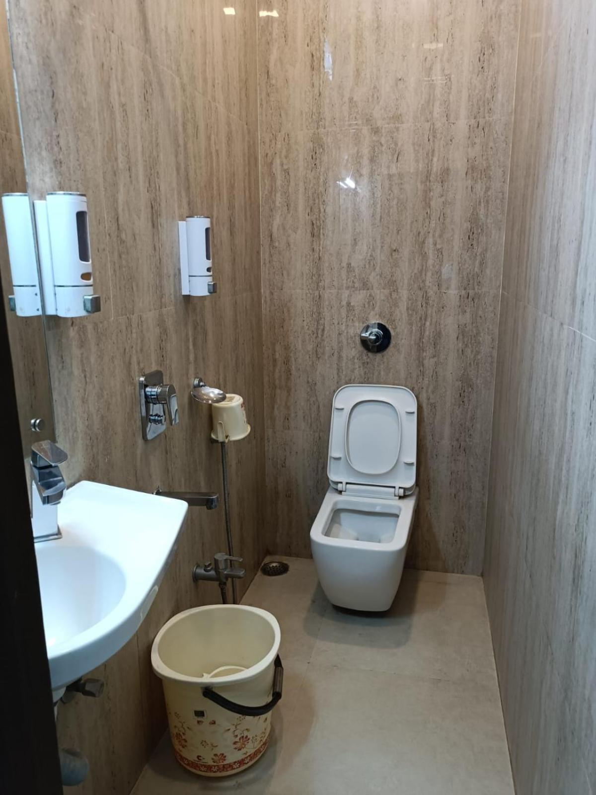 Kusum Hotel Дібругарх Екстер'єр фото