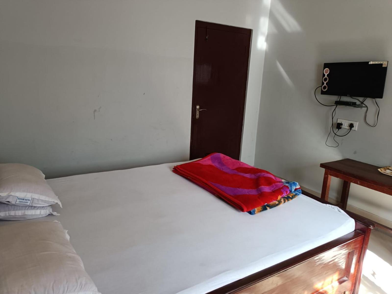 Kusum Hotel Дібругарх Екстер'єр фото