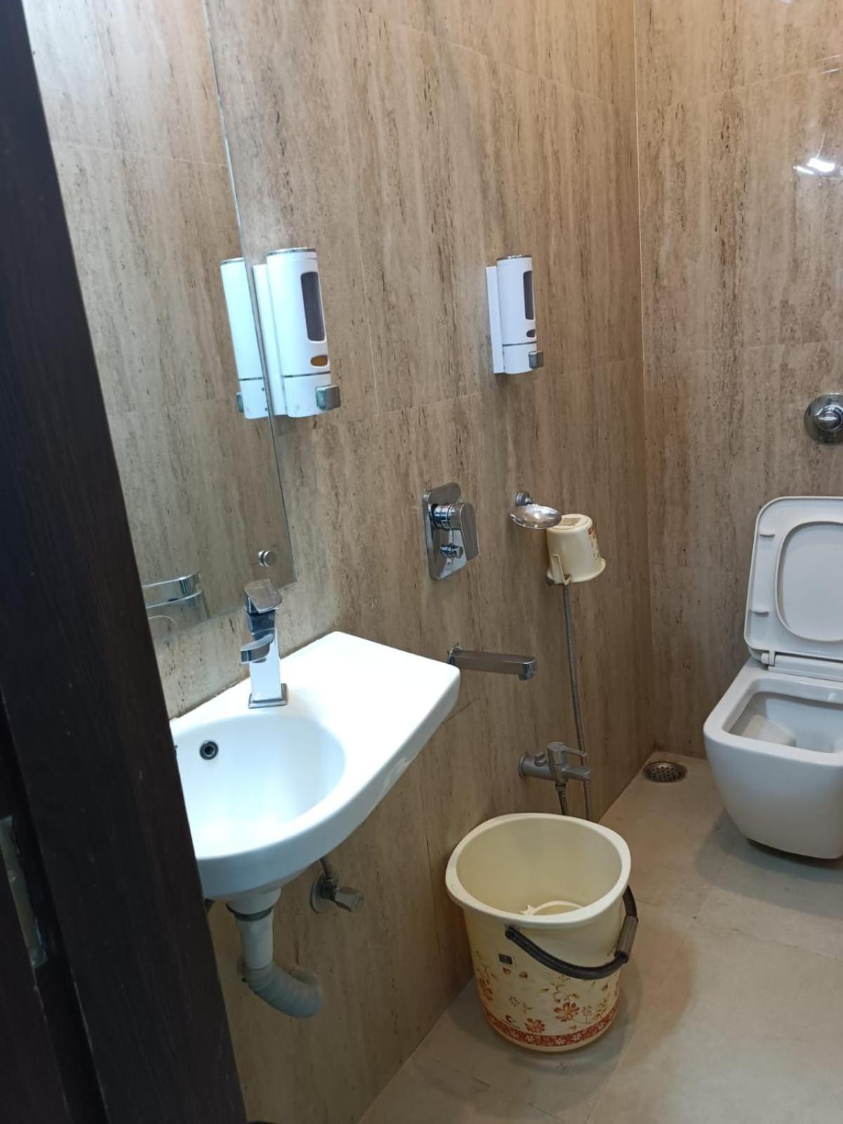 Kusum Hotel Дібругарх Екстер'єр фото